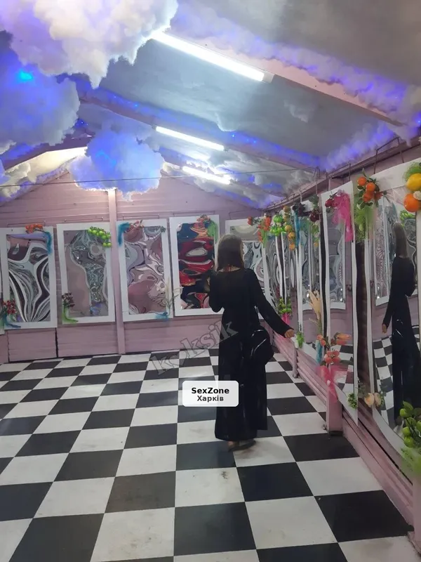 Фото, відео, вірт з незайманою