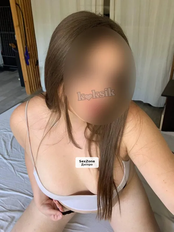 Приваблива і вміла коханочка запросить до себе