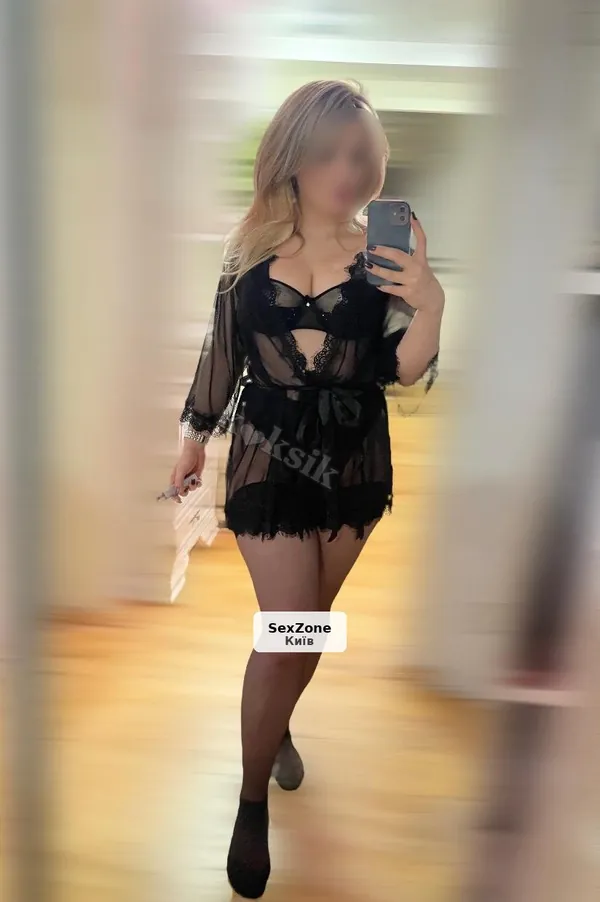 Интимные встречи с сексапильной блондинкой